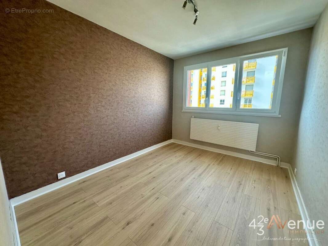 Appartement 67 m² à Saint-Etienne  - photo 8