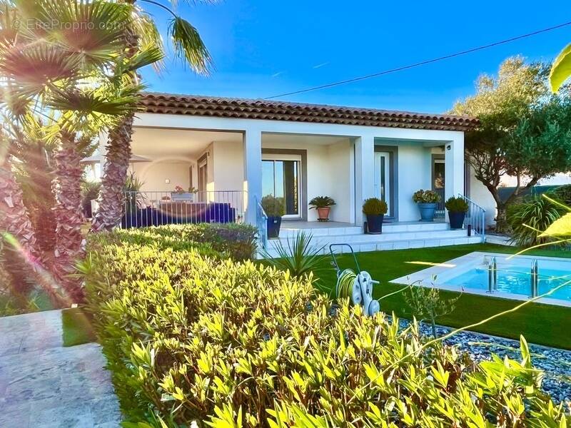 Maison à LE MUY