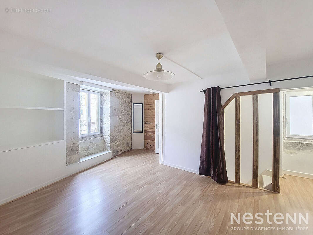 A Vendre Maison rénovée en pierre de 81 m² sur deux niveaux proche du centre-ville de Condom - photo 3