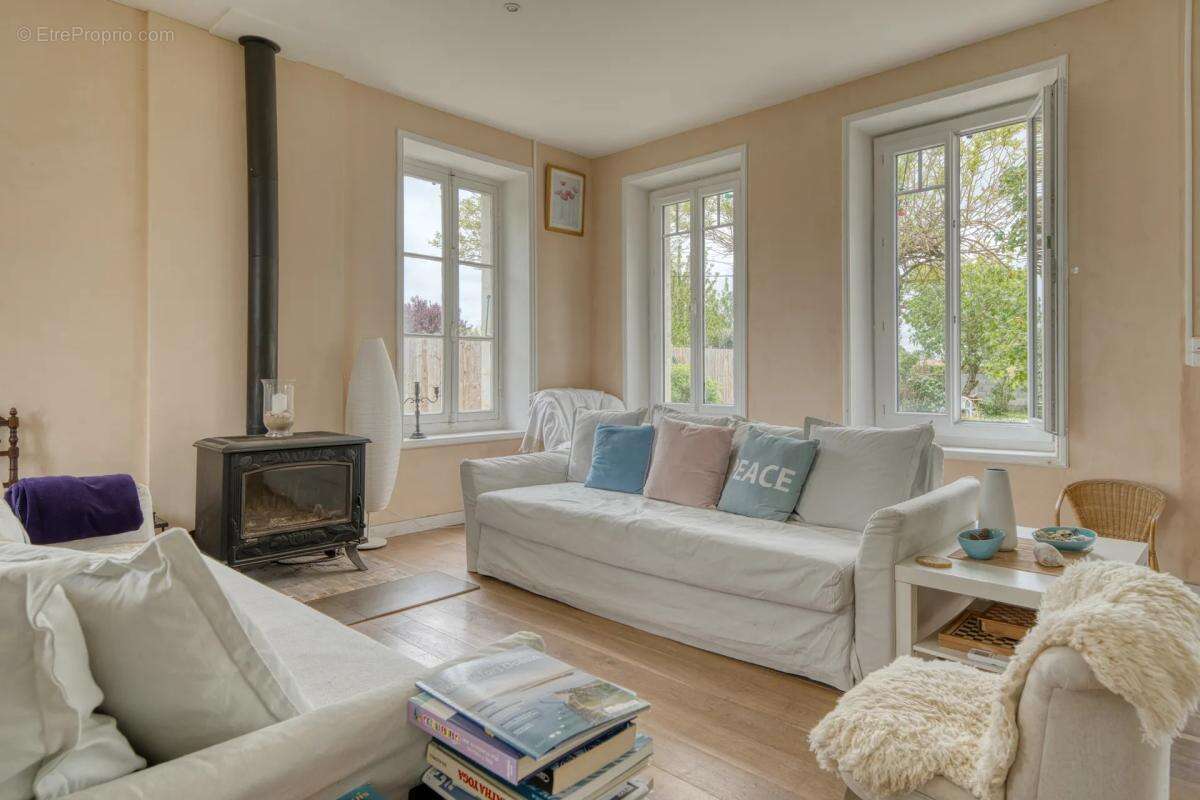 Maison à PORT-DES-BARQUES