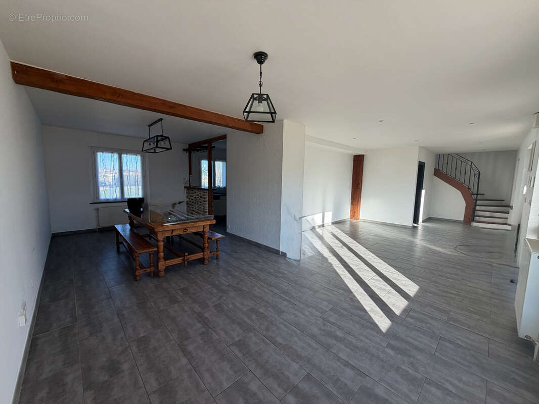 Maison à HOUDAN