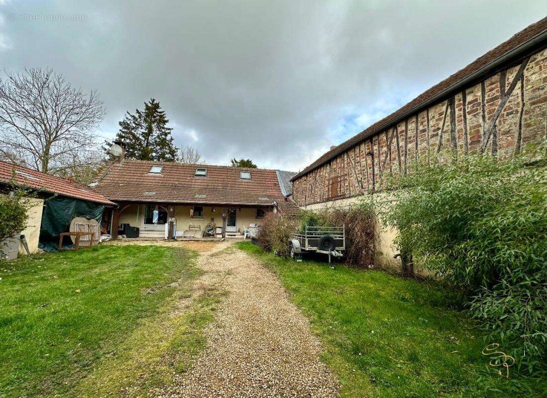 Maison à LABOISSIERE-EN-SANTERRE