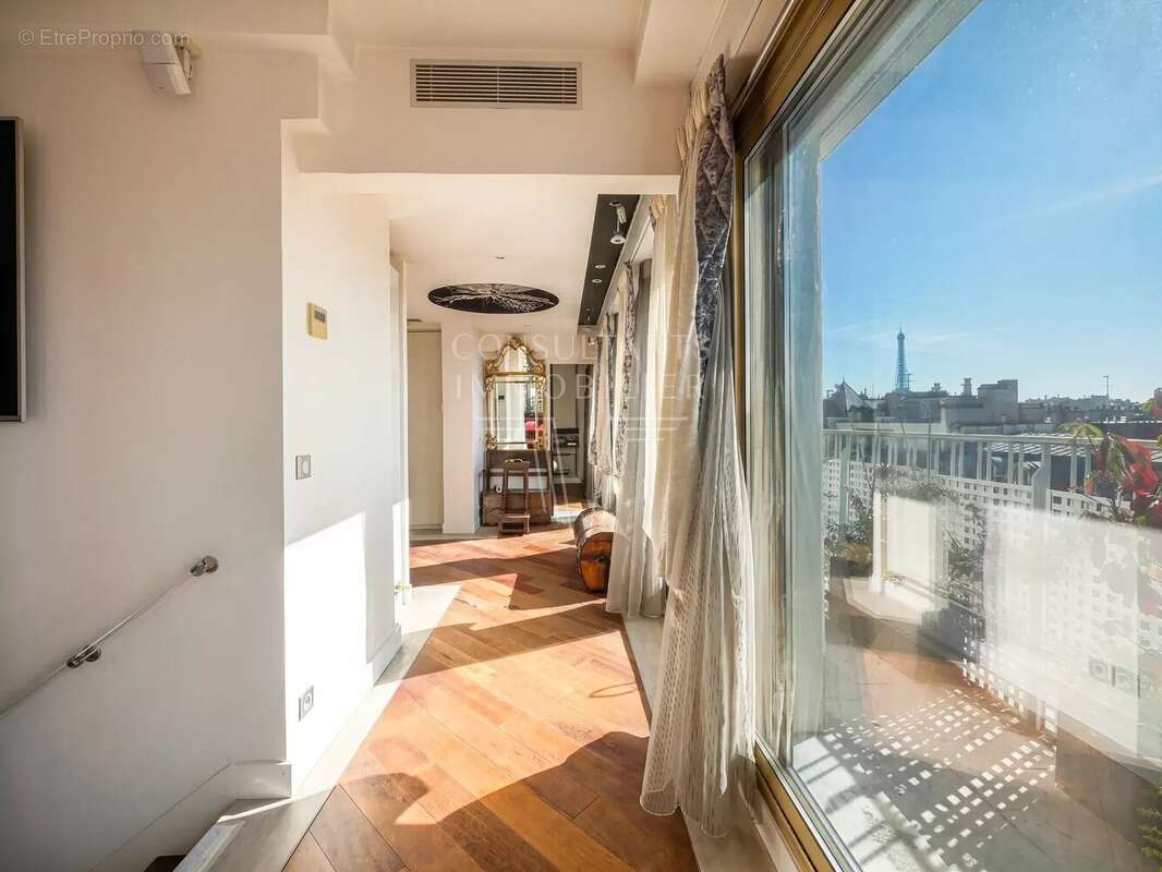Appartement à PARIS-16E