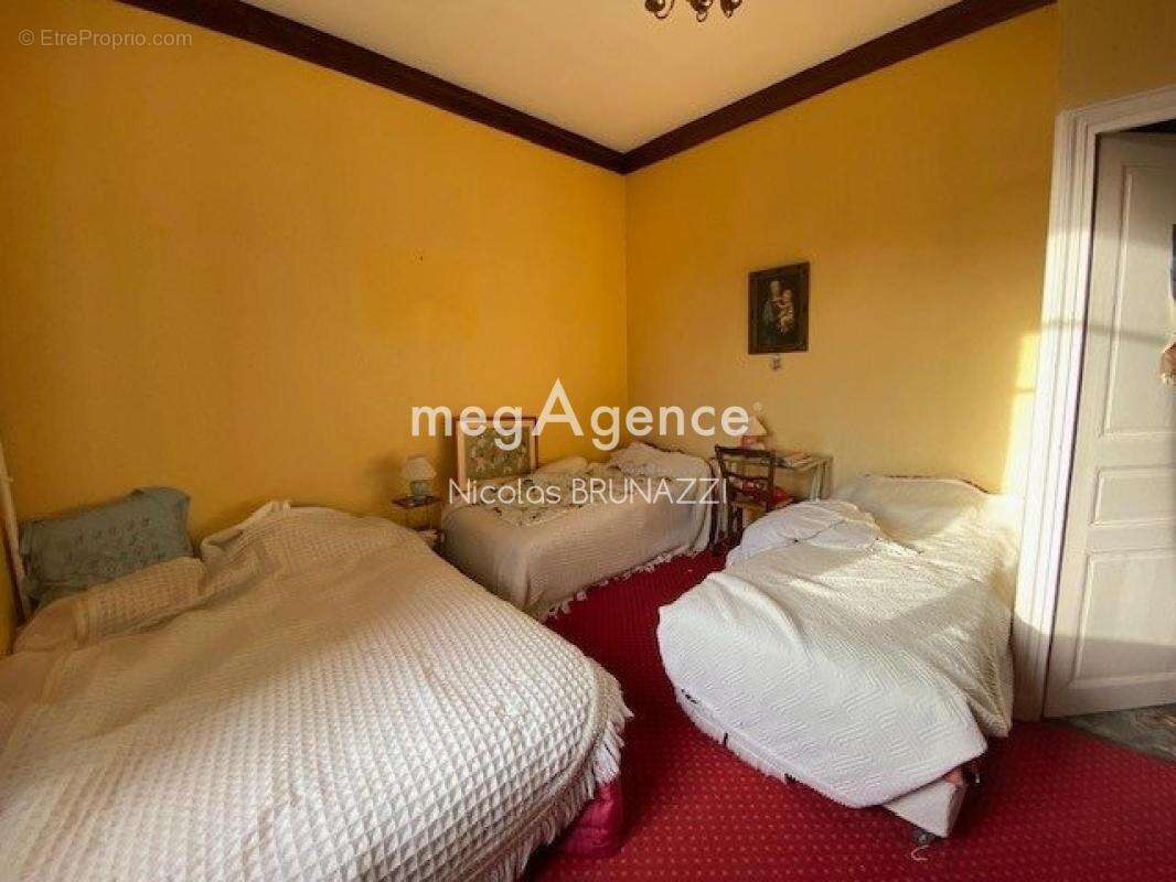 Maison à AMBRIERES-LES-VALLEES