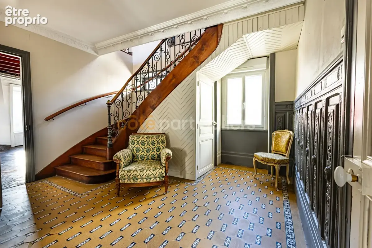 Vieillevigne -- Grande maison familiale 360m² -- 7 chambres -- 200m² dépendances aménageables -- Centre bourg proche commerces - photo 8