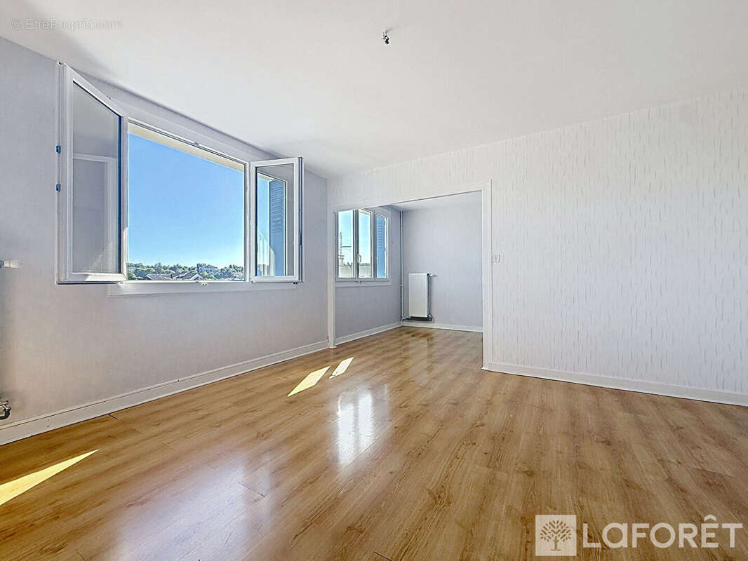 Appartement Voiron 5 pièce(s) - photo 2