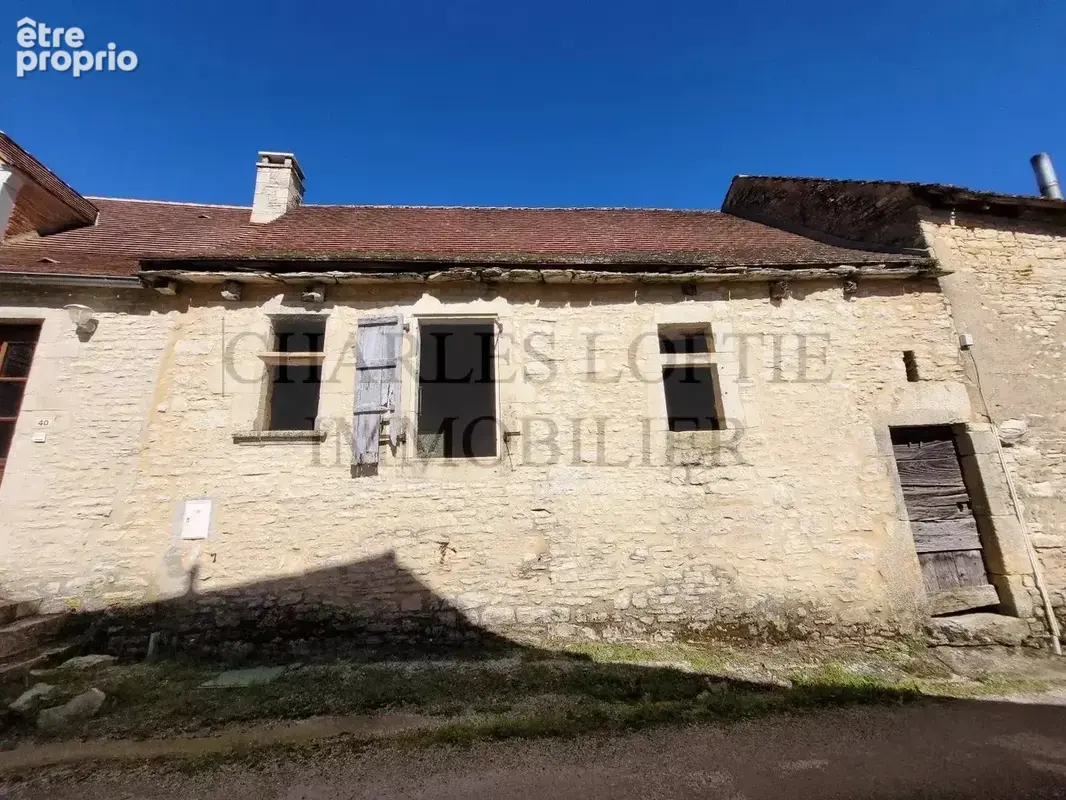 Maison de village en pierre à rénover – Charme et potentiel - photo 2