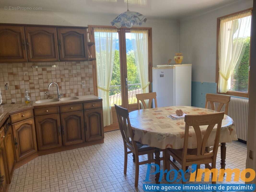 Maison à MIRIBEL-LES-ECHELLES