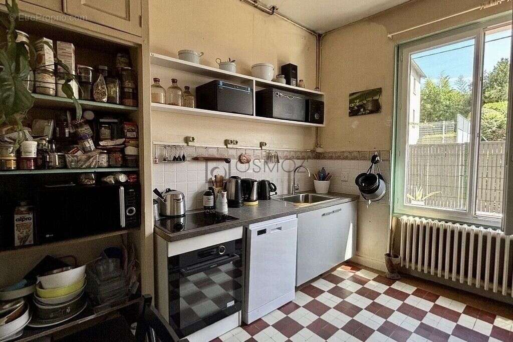 Maison avec jardin dans quartier recherché de Châteauvert -180 m - photo 4