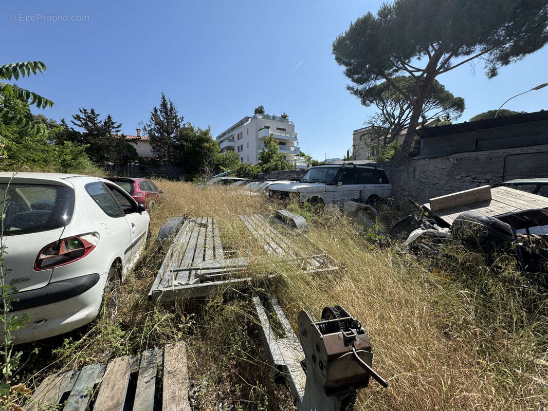 Commerce à MARSEILLE-9E