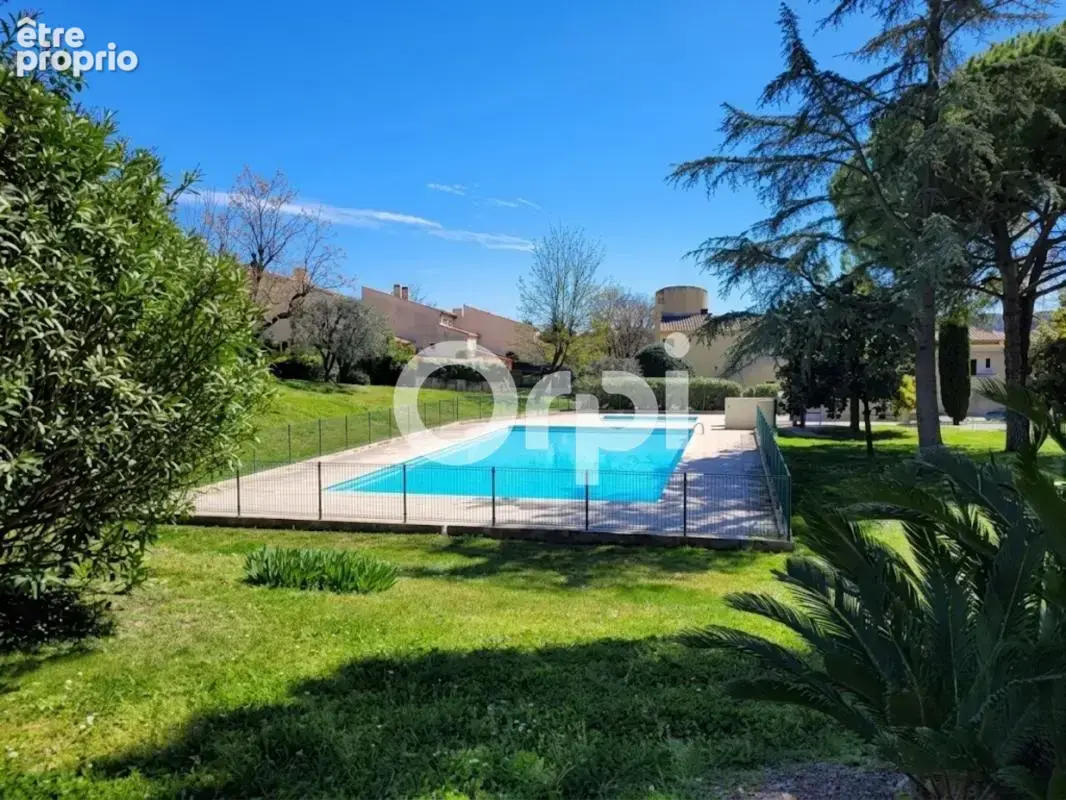 Logement avec terrasse - parking privé et cave - piscine / résidence sécurisée - photo 11