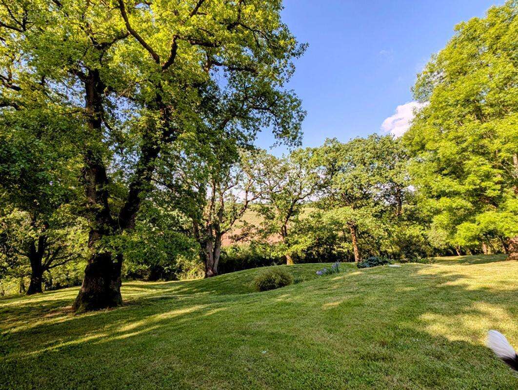 Maison du 18ème rénovée de 235 m2 avec dépendances sur terrain de 7468 m² - photo 11