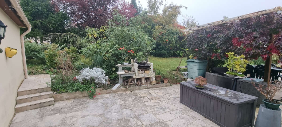 Maison à PONT-SUR-YONNE