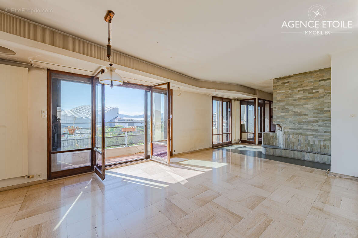 Appartement à MARSEILLE-8E