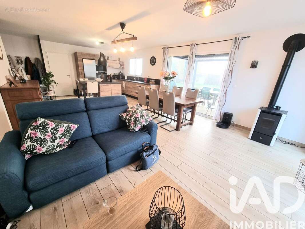 Photo 5 - Maison à SAINT-HILAIRE-LE-VOUHIS