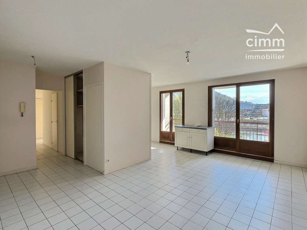 Appartement à FONTAINE