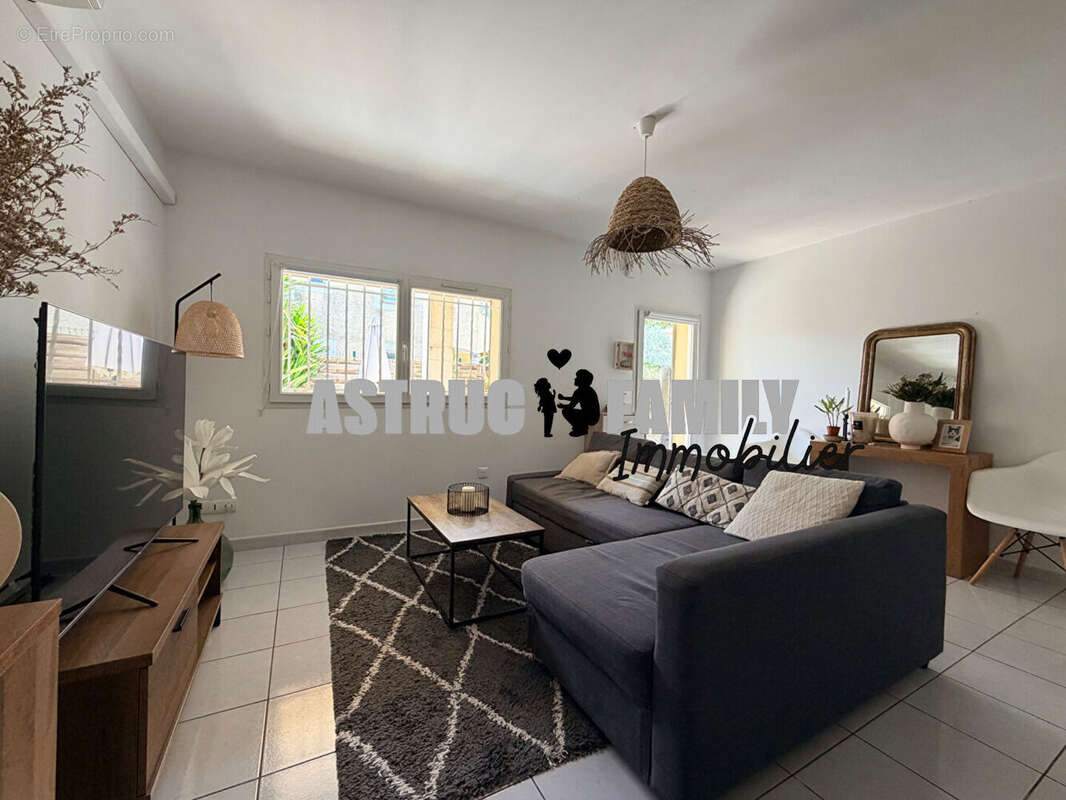 Appartement à SAINT-LAURENT-D'AIGOUZE
