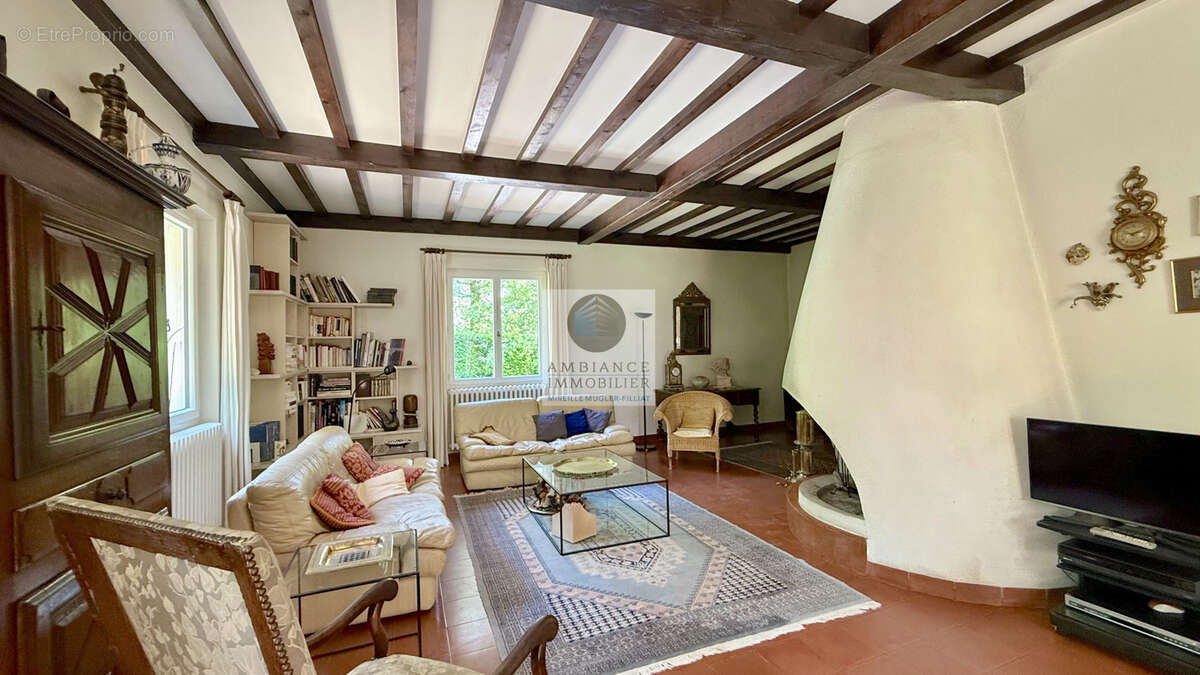 Maison à MONTELIER