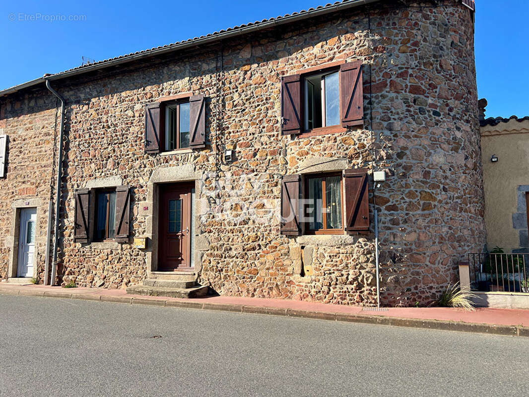 Maison à POUILLY-LES-FEURS