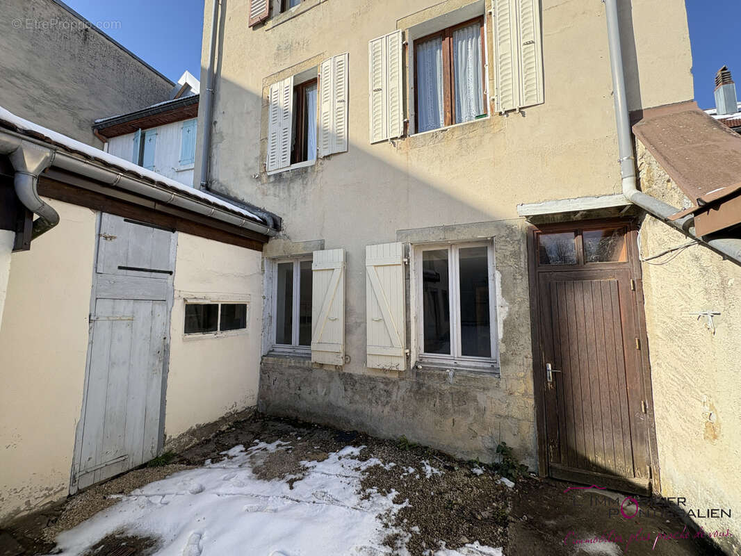 Pontarlier - proche hopital : studio a renover avec cave - photo 10