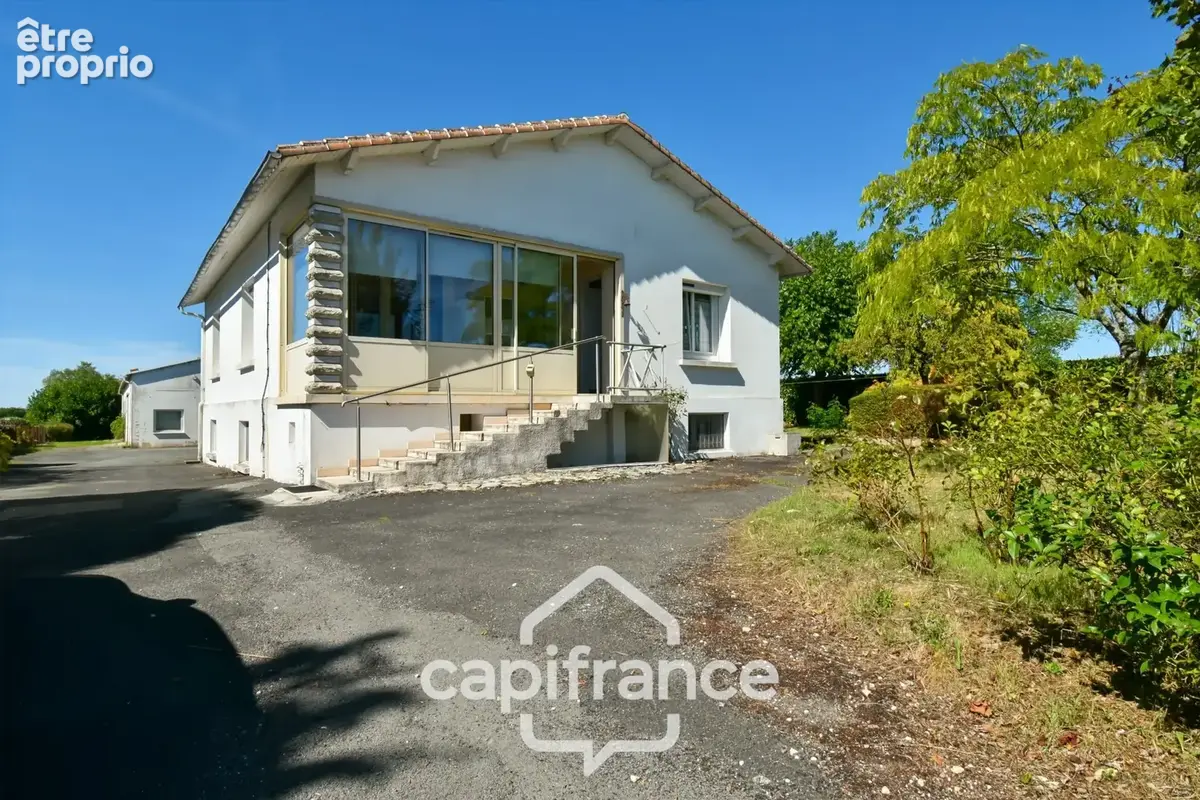 Maison à vendre  COURCELLES (17), 140m²habitables, 7 pièces sur 4800m² de terrain avec nombreuses dépendances - photo 2