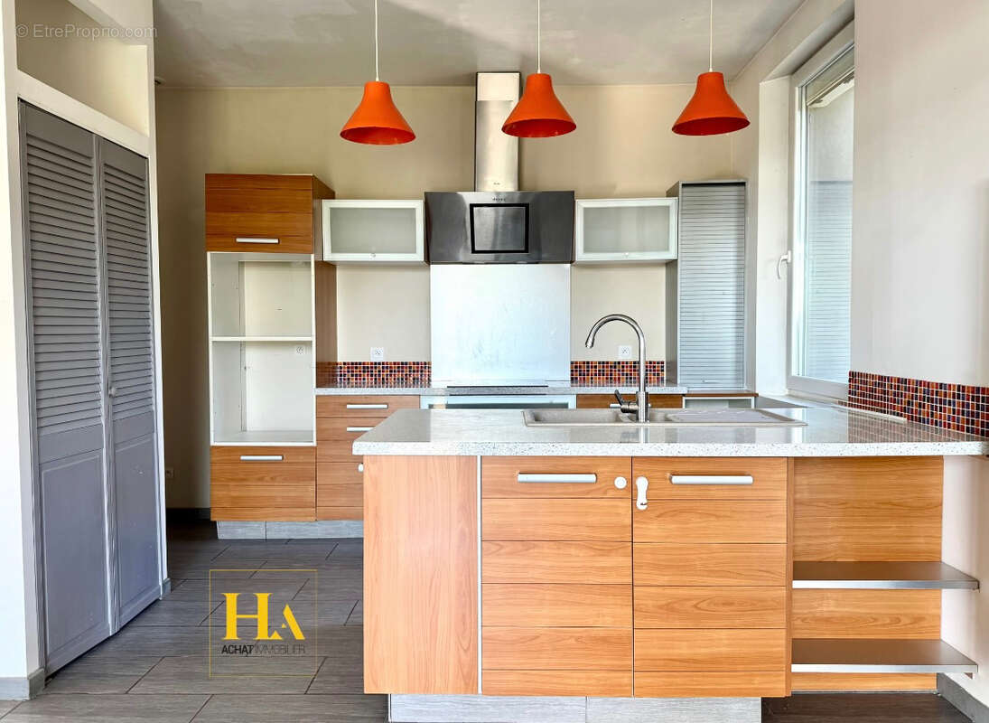 Maison à MONTELIMAR