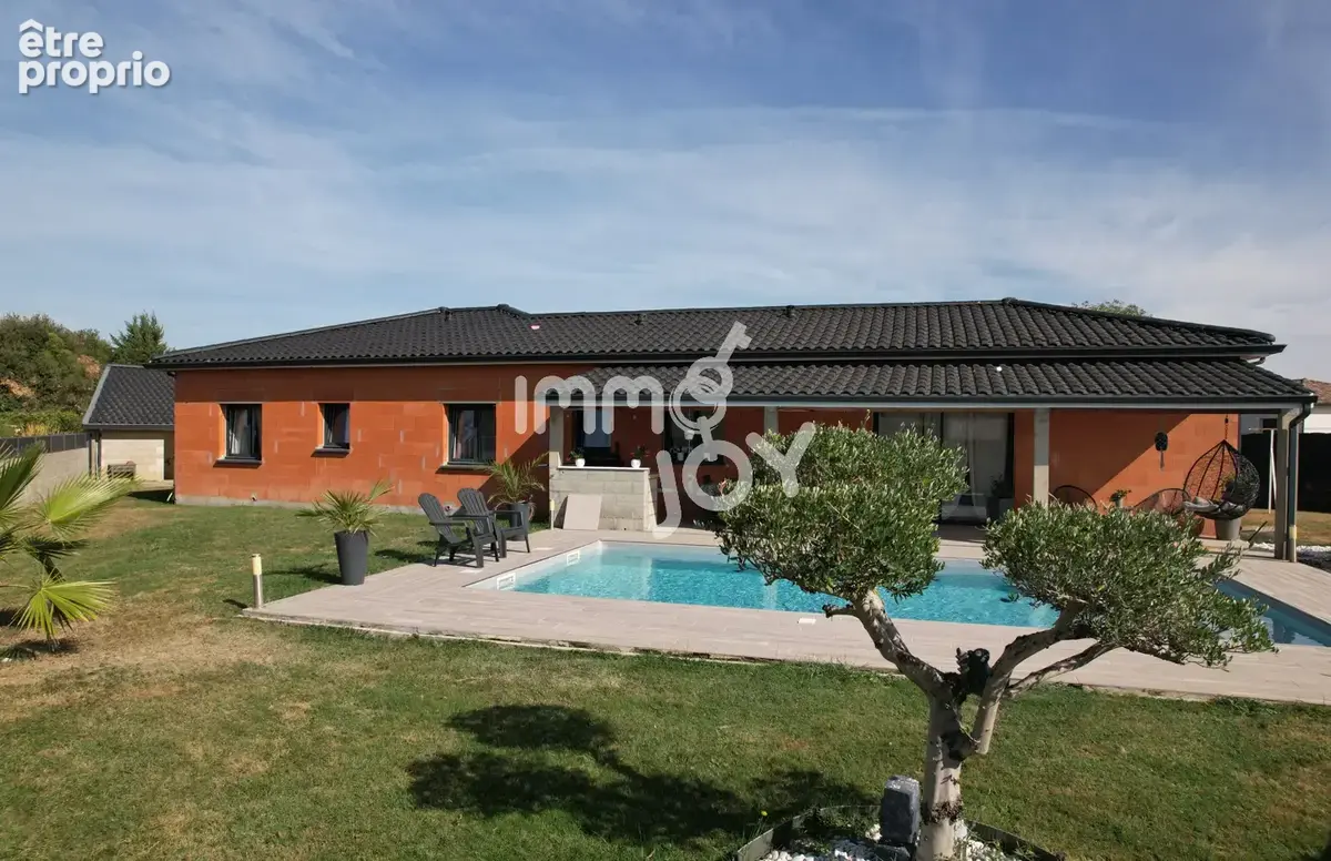 Maison contemporaine de plain-pied 143m2 - Piscine - 1 336m2 de terrain - photo 4