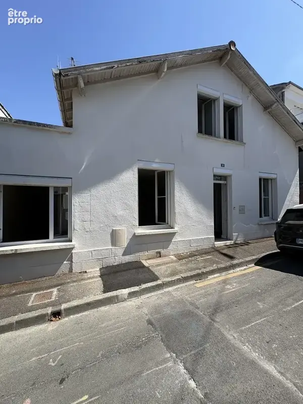 Maison 5 pièces 126 m² · à Niort · 125,7 m² · 157 000 €