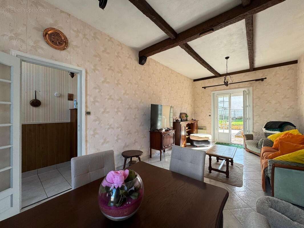   - Maison à THOUARS