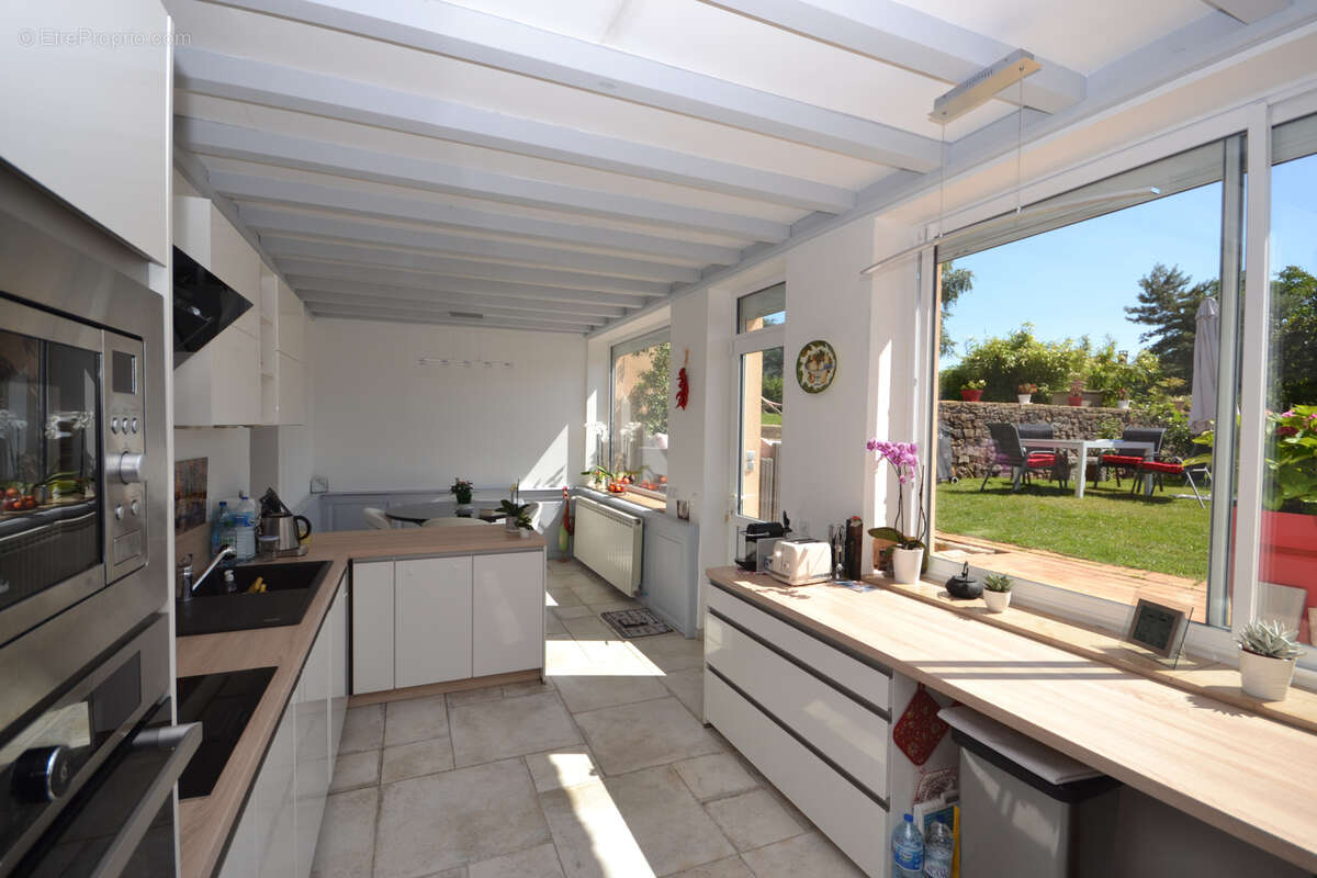 Maison à MONTMELAS-SAINT-SORLIN