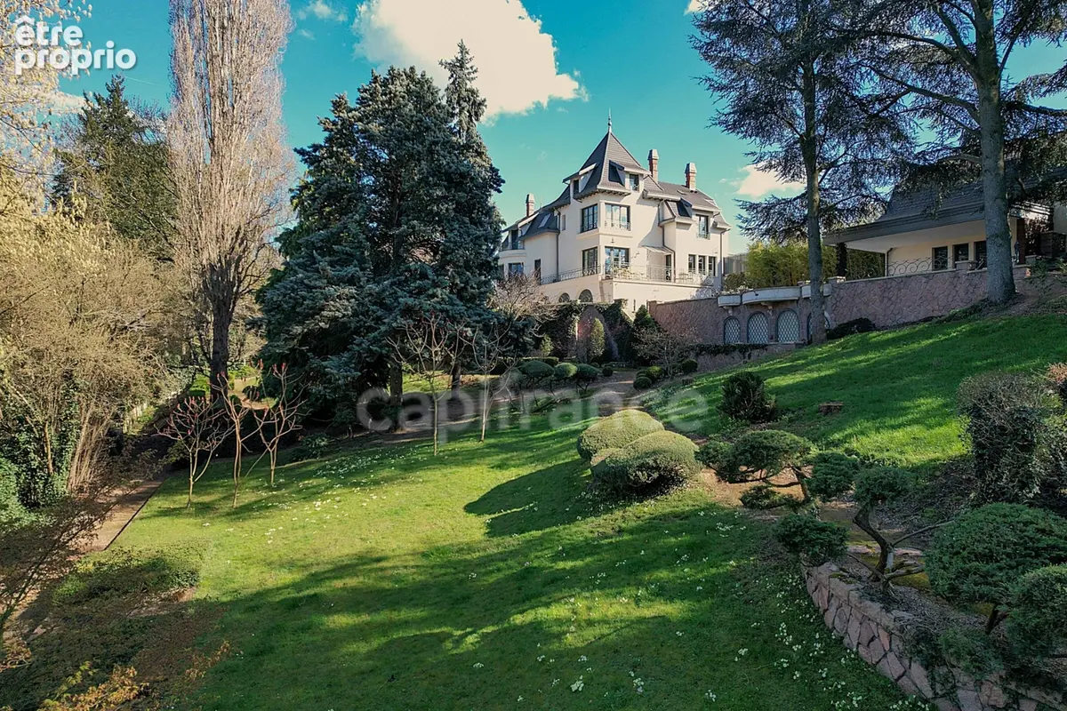 Une propriété de caractère, discrète et élégante, où le charme de la Belle Époque rencontre le confort d’une rénovation récente - photo 15