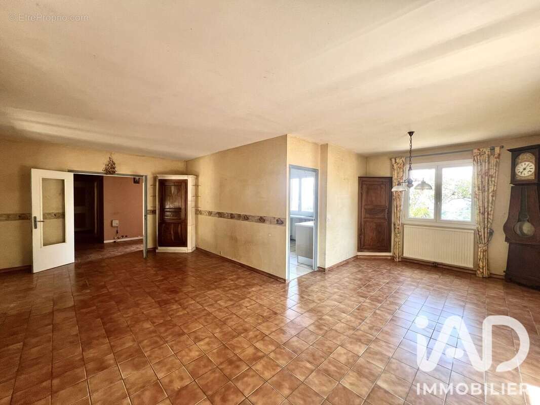 Maison 153 m² à Saint-Marcel-D'ardeche  - photo 8
