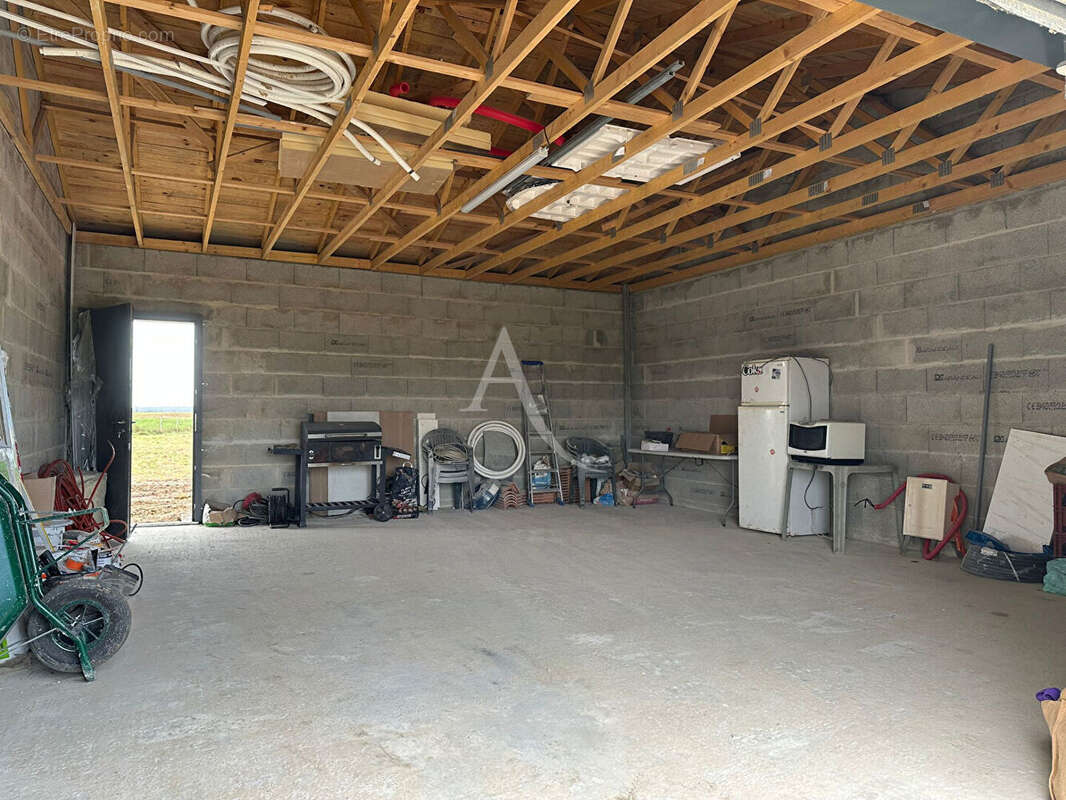 Maison à NIEUL-LE-VIROUIL