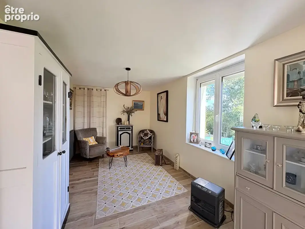 FINISTÈRE: Scaër. Maison familiale de 3 chambres avec grenier aménageable et terrain clos de 989 m², au calme en impasse et à pi - photo 4