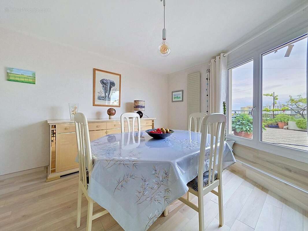 Photo 3 - Appartement à LES LILAS