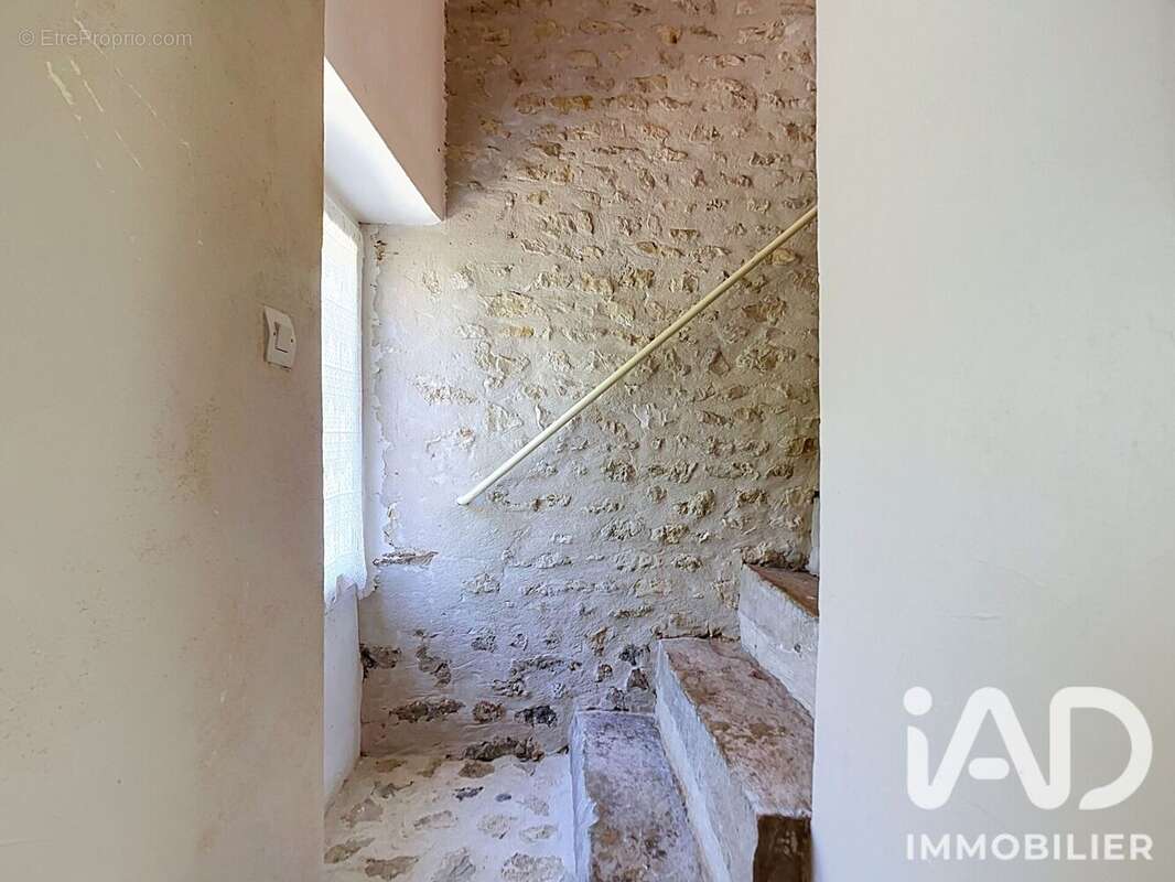 Maison 170 m² à Fontaine-La-Riviere  - photo 5