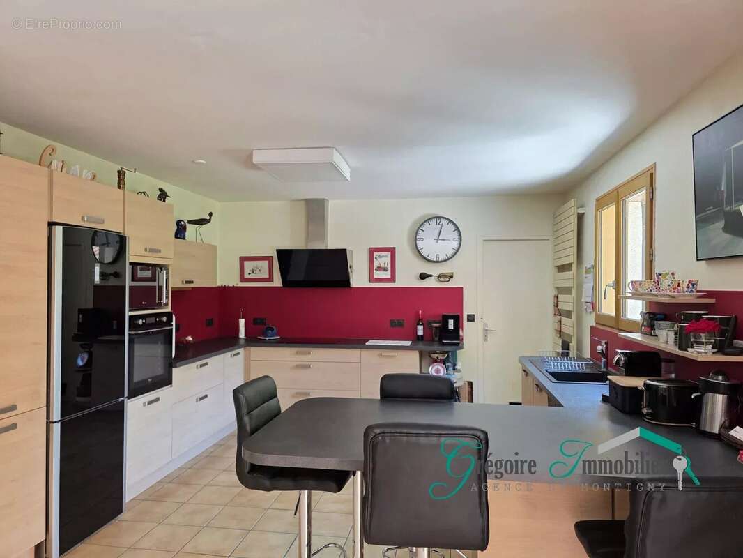 Maison à MONTCOURT-FROMONVILLE