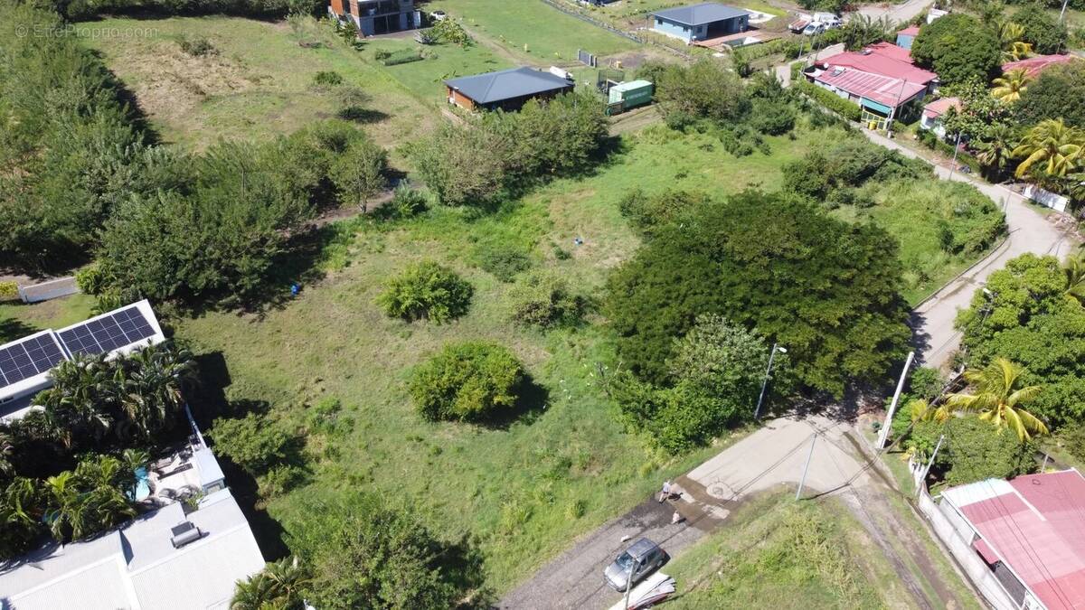 Terrain à LE VAUCLIN