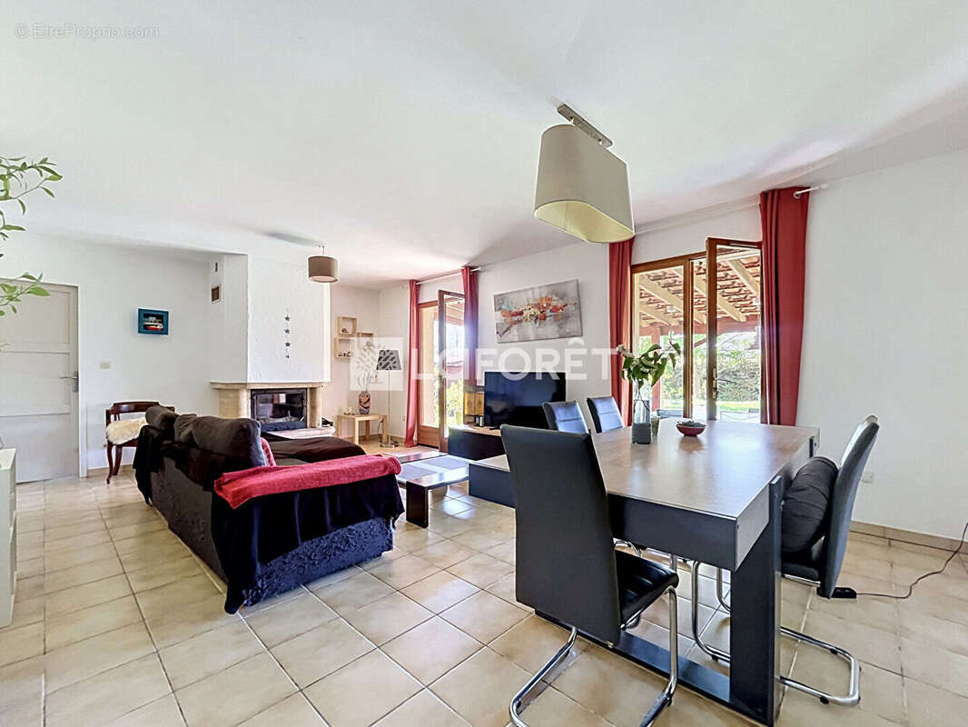 Maison à PUGNAC