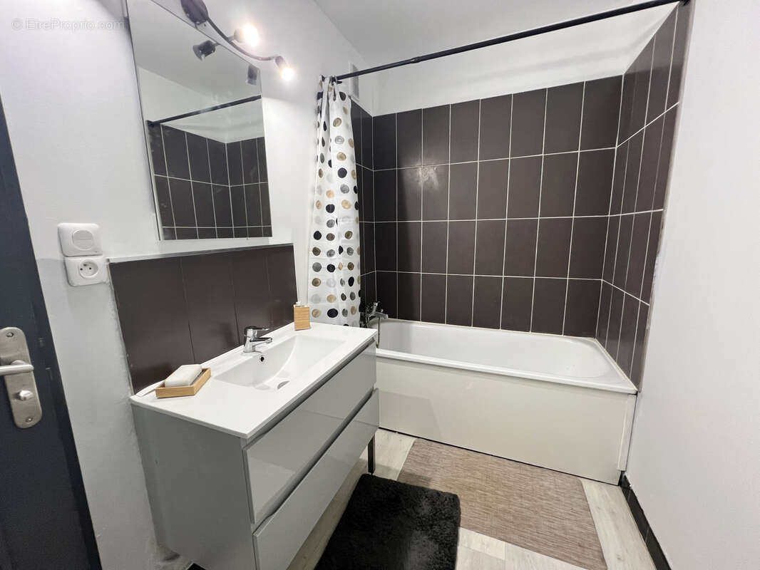Appartement à SAINT-JEAN-DE-LA-RUELLE