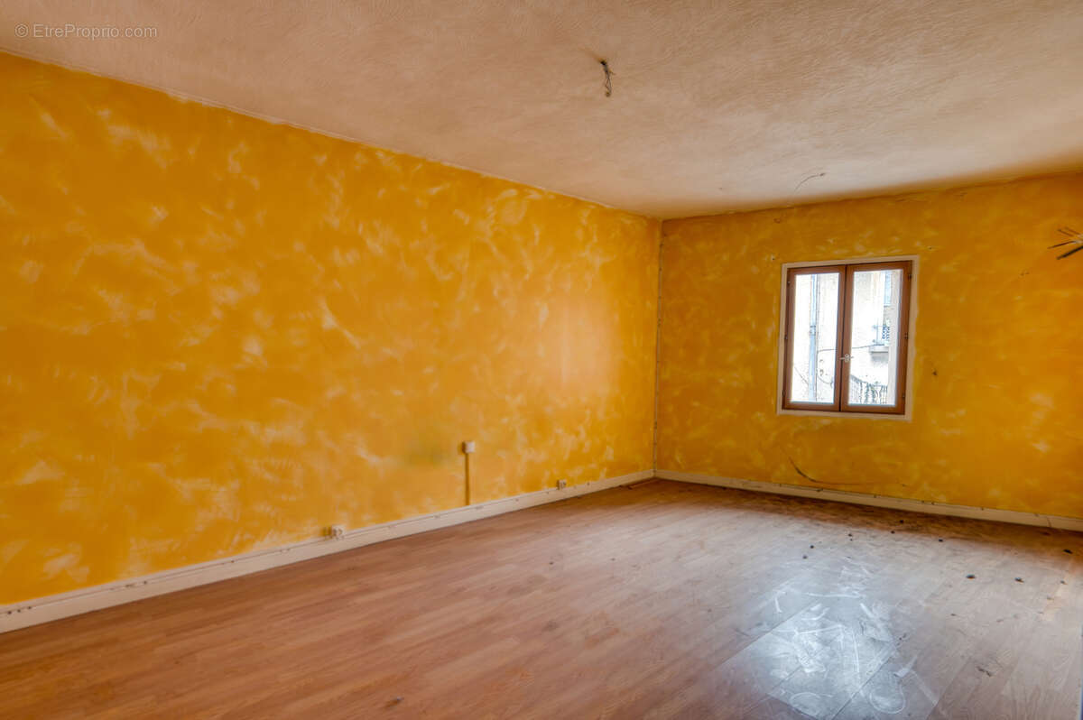 Commerce à PONT-DE-CHERUY