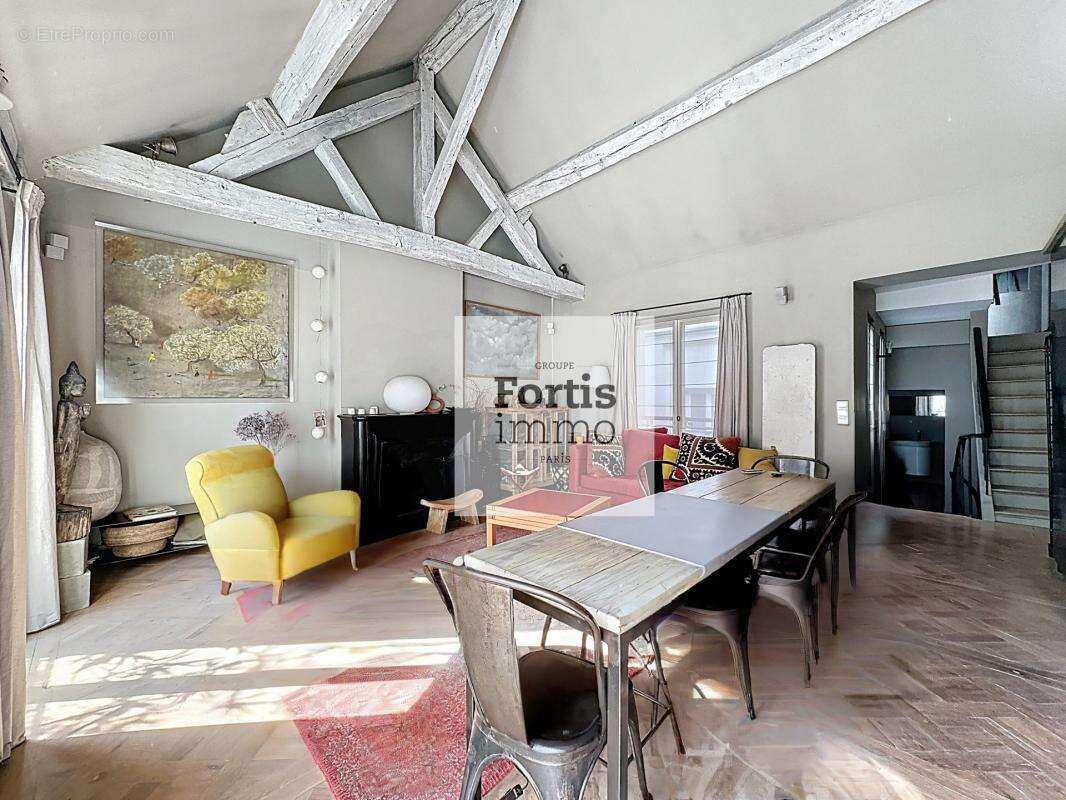 Appartement à PARIS-1E