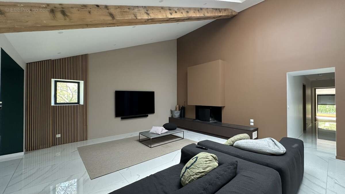 Lieu exceptionnel de 15 hectares dont 3 hectares d'etang pour cette propriete de 322 m2 - photo 17