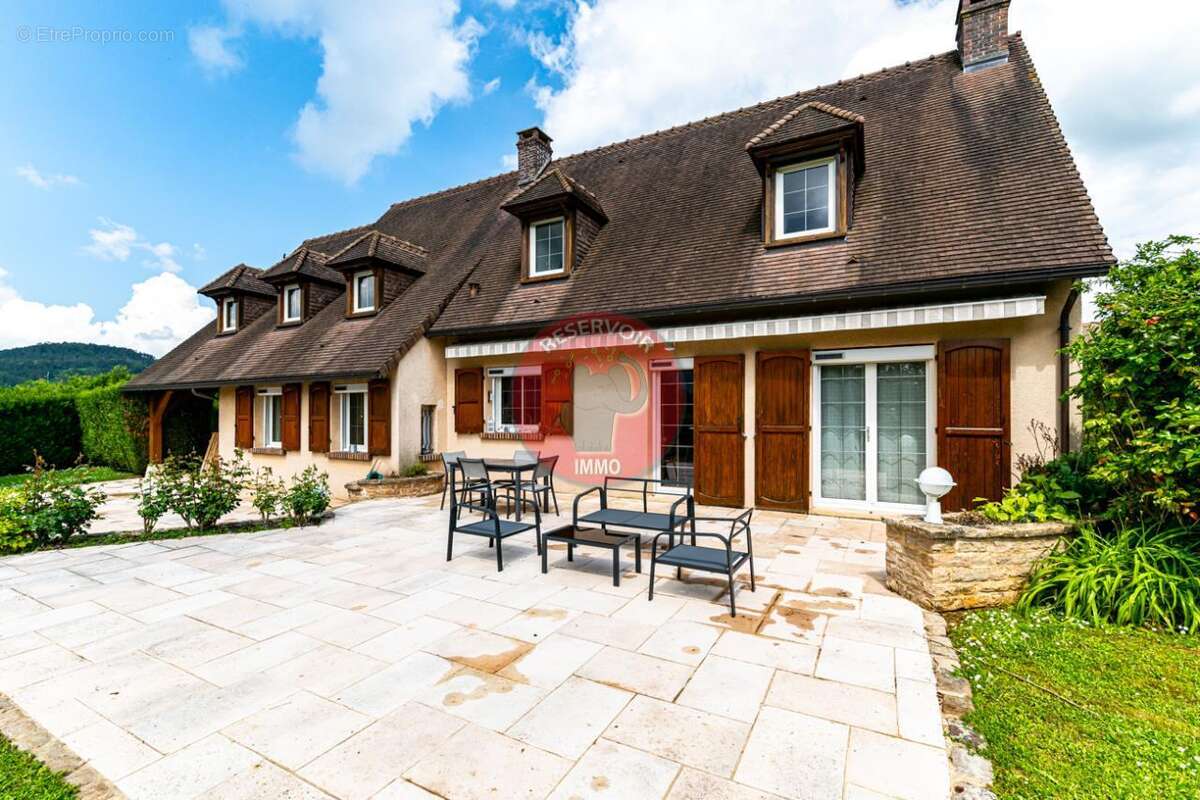 Maison à FLEUREY-SUR-OUCHE