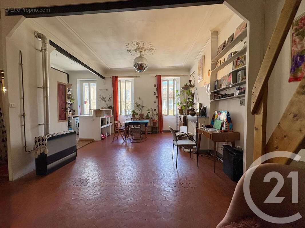 Appartement à MARSEILLE-1E
