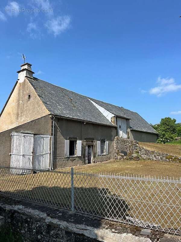 Maison à SEGUR-LES-VILLAS