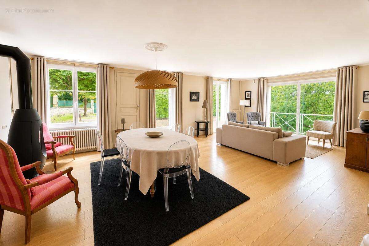 Maison à REUGNY