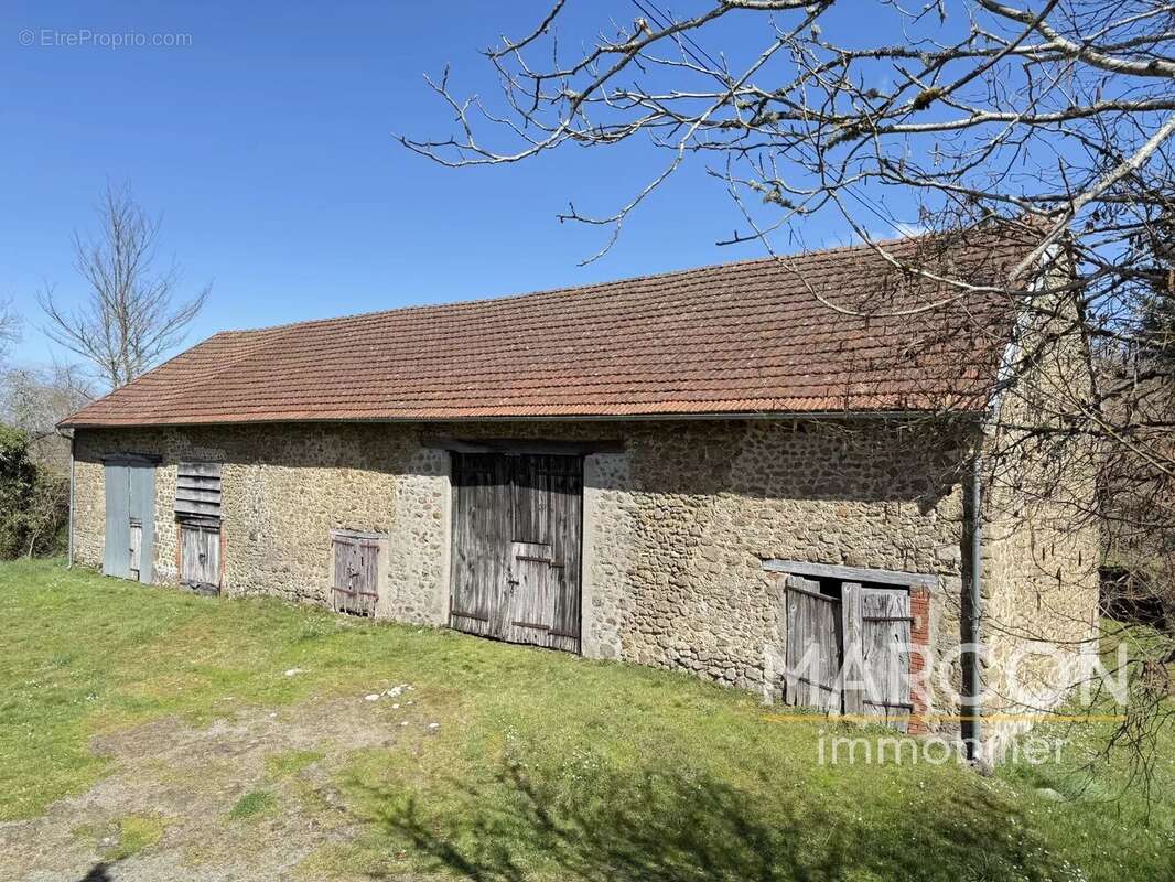 Maison à MONTAIGUT-LE-BLANC