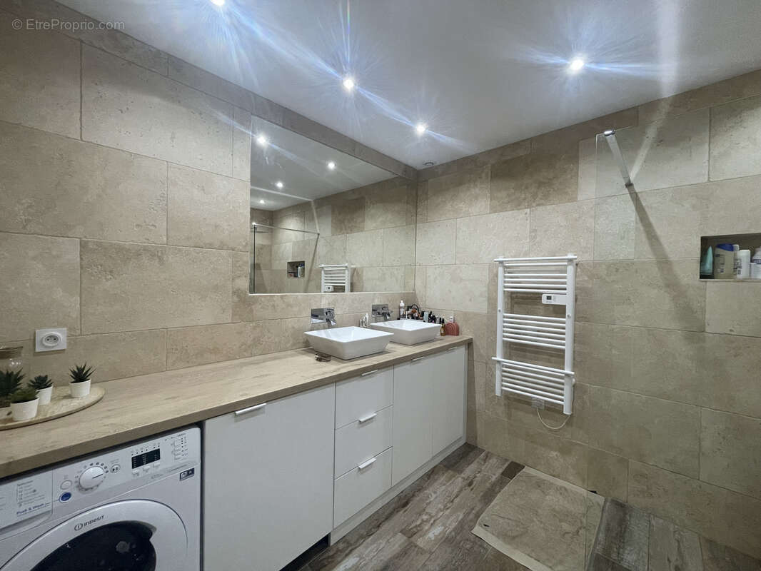 Appartement à LA CRAU