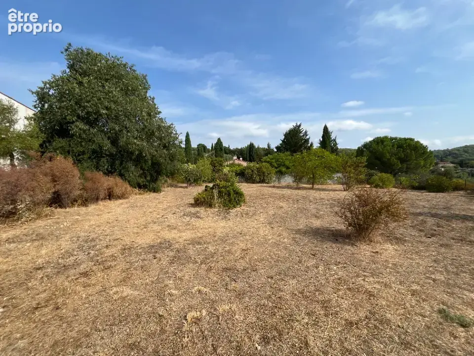 Terrain à LORGUES